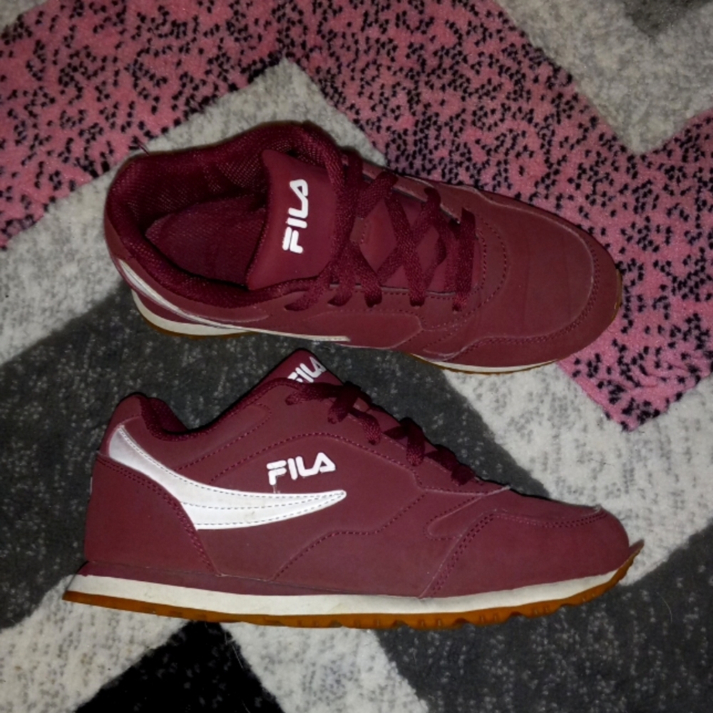 I am selling Fila shoe size 5.5 it is red